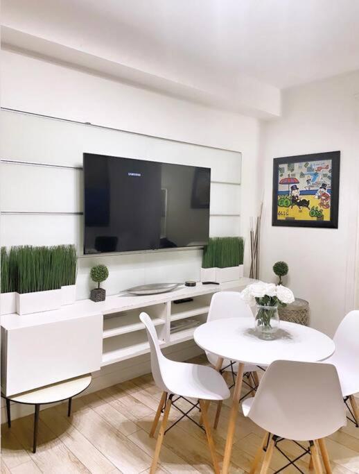 Deal! 2 Bedroom Modern Beachfront By Yourent!