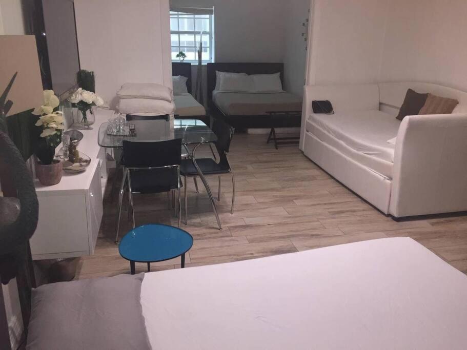 Deal! 2 Bedroom Modern Beachfront By Yourent! * Miami Beach