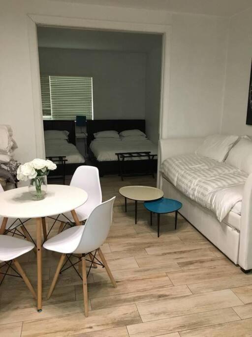 Deal! 2 Bedroom Modern Beachfront By Yourent! Appartamento