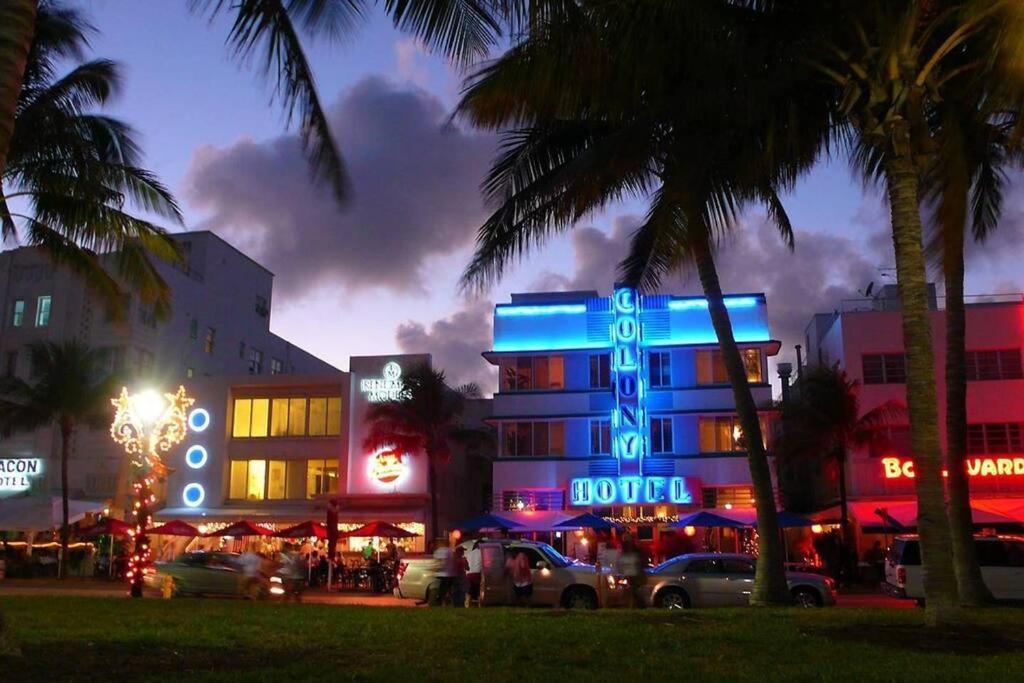 Deal! 2 Bedroom Modern Beachfront By Yourent! * Miami Beach