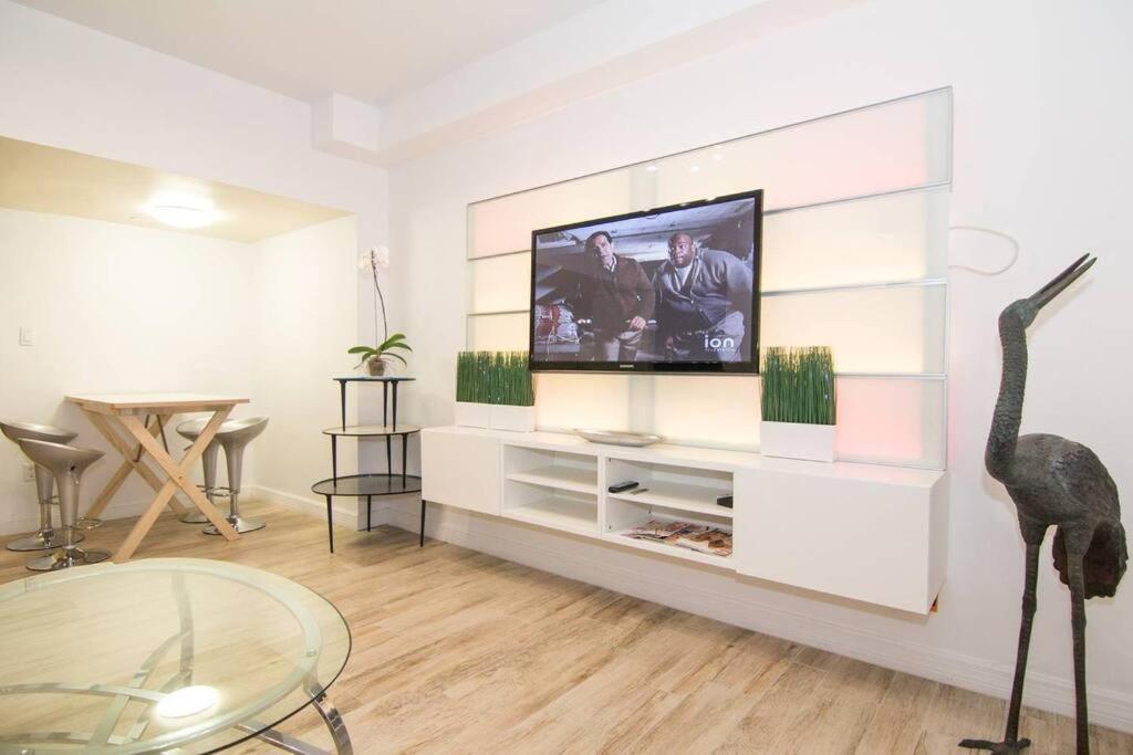 Deal! 2 Bedroom Modern Beachfront By Yourent! Appartamento *