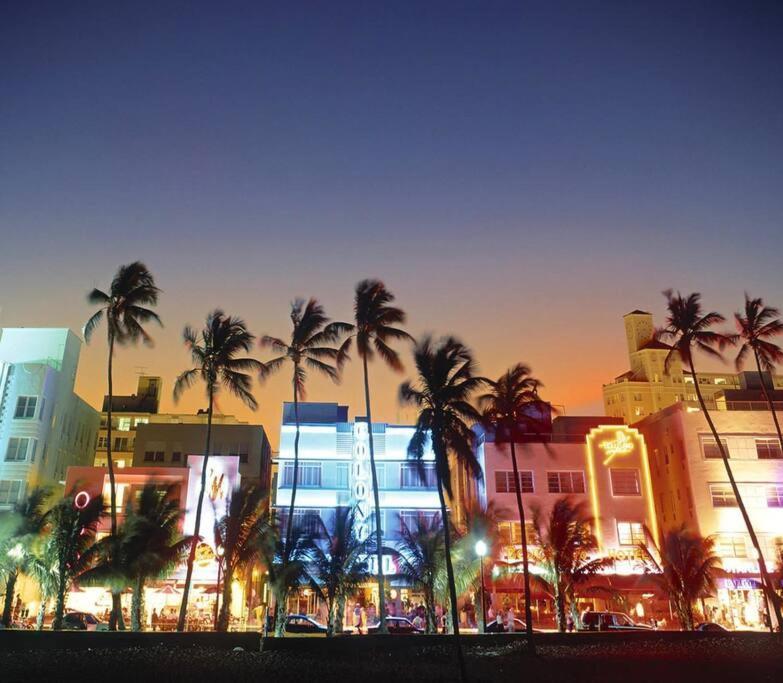 Deal! 2 Bedroom Modern Beachfront By Yourent! Miami Beach